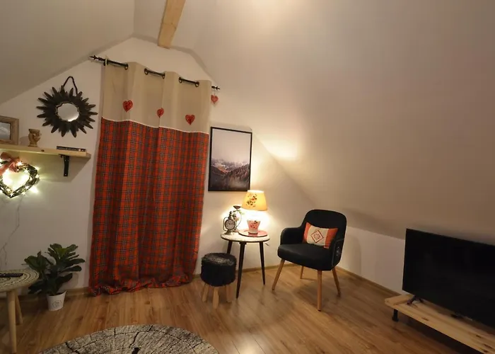 Golden Mountain Apartment *